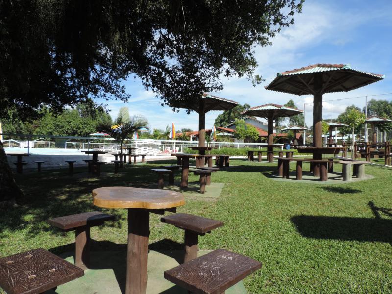 Quiosques Sítio de Lazer 4 Estações