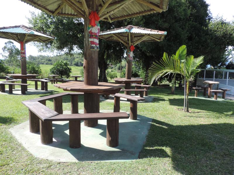 Quiosques Sítio de Lazer 4 Estações